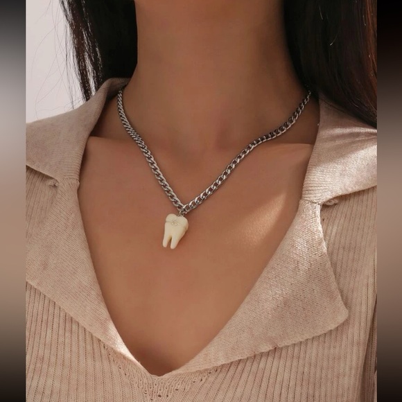 NWT Tooth Charm on Silver Chain Necklace, Adjustable  17.5-19.5” Punk Vibes 🦷 - Picture 3 of 3